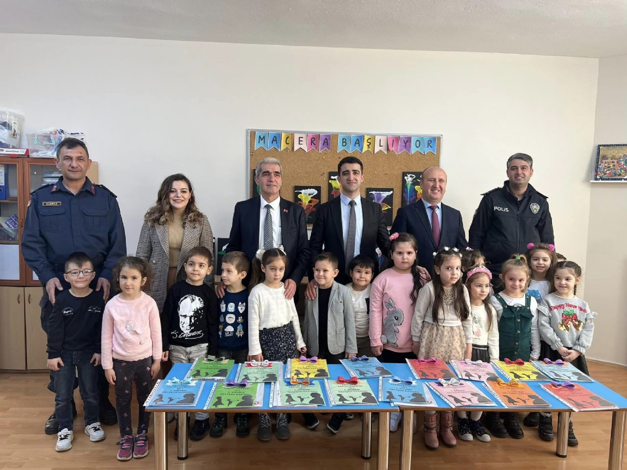 Miniklerin Karne Sevinci..